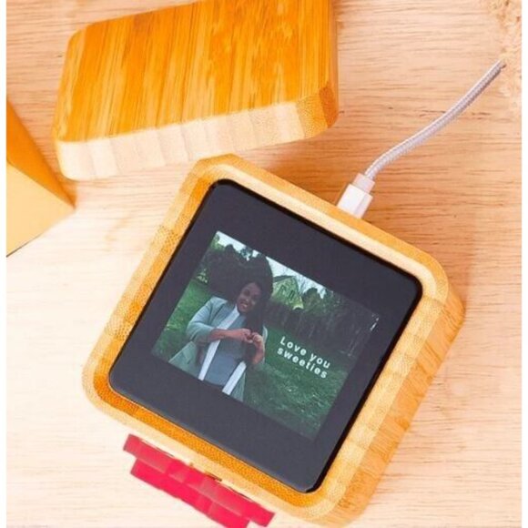 LOVEBOX Spinning Red Heart Messenger Color/Photo/Text/Animations to Loved Ones - Picture 3 of 11